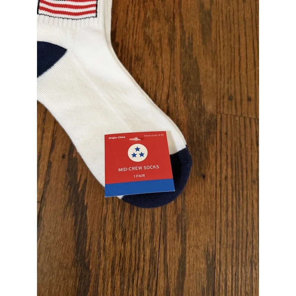 Women's Ribbed Cushion White American Flag USA Mid Crew Socks Size 4-10 NWT